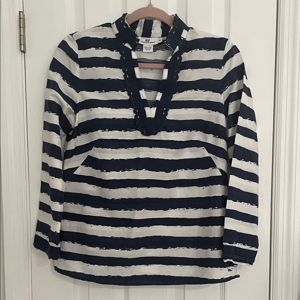 💕Vineyard Vines Navy and White Striped Top